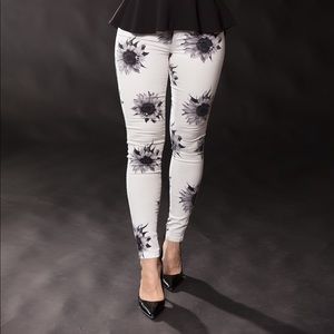 High waisted skinny jeans from Guess size 26